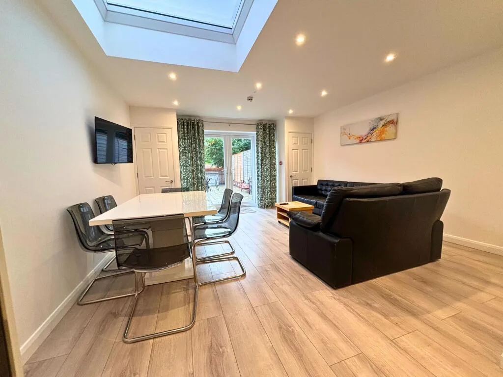 5 bedroom property for rent