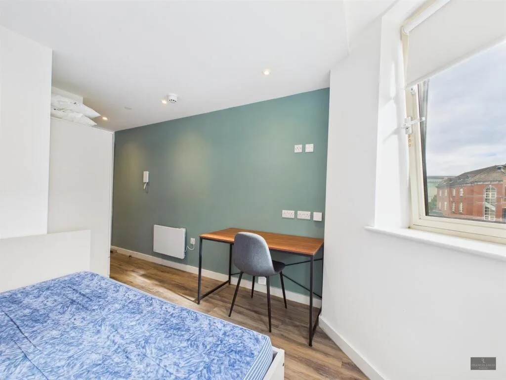 5 bedroom flat for rent
