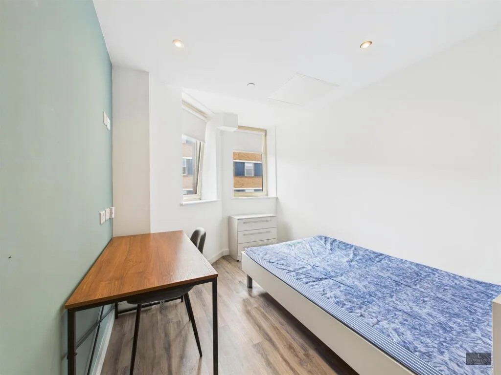 5 bedroom flat for rent