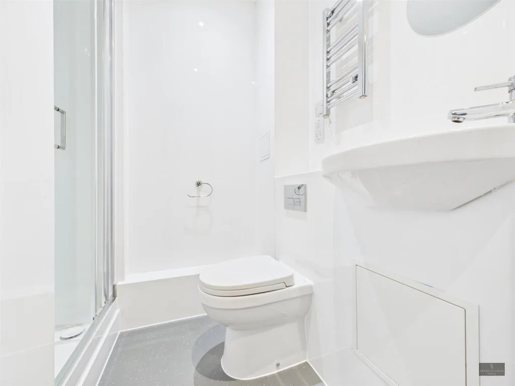 5 bedroom flat for rent