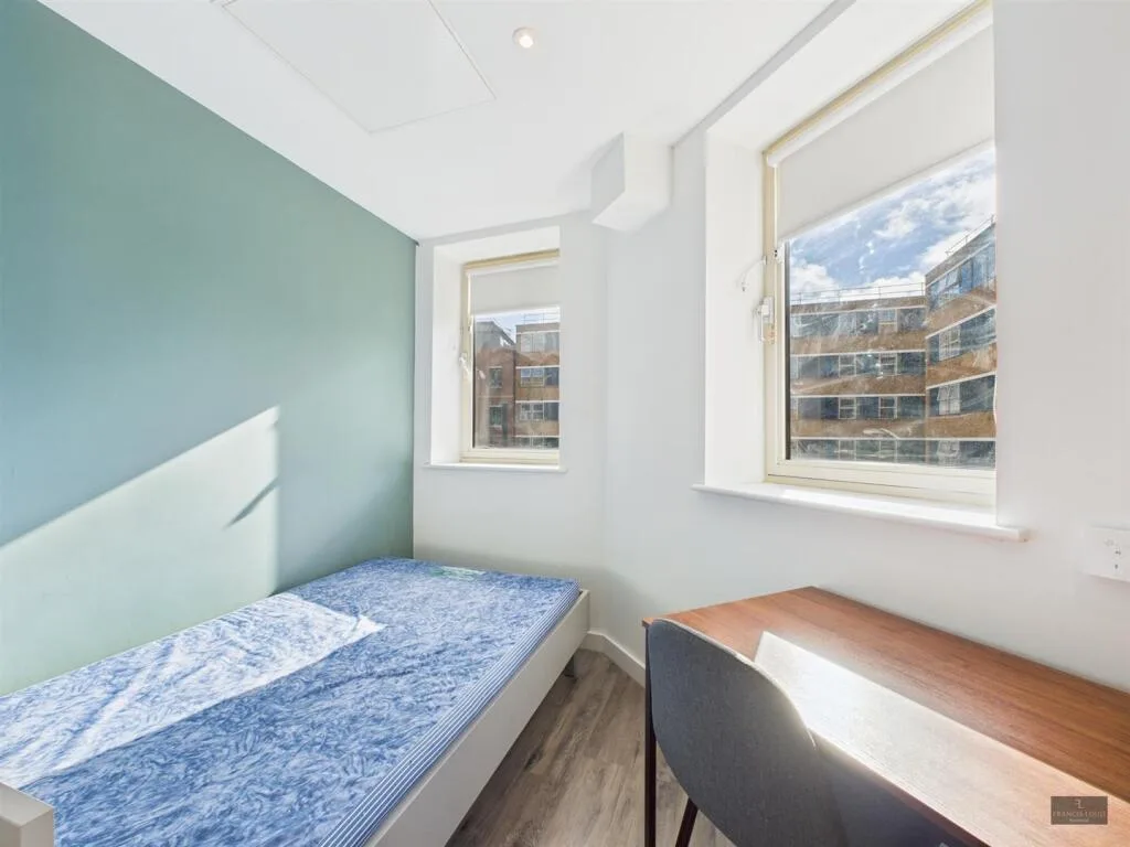 5 bedroom flat for rent