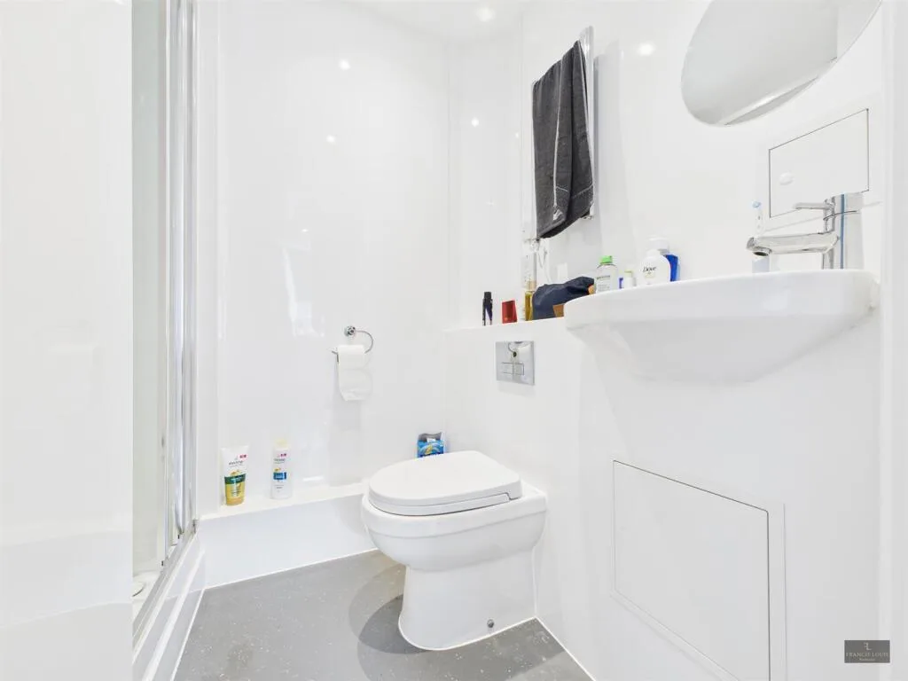 5 bedroom flat for rent