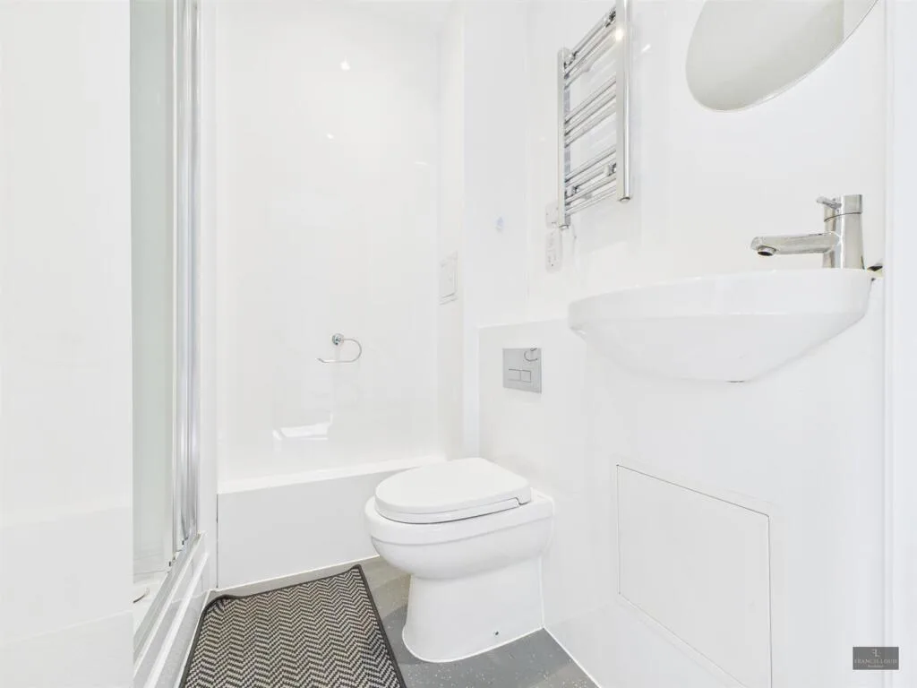 5 bedroom flat for rent
