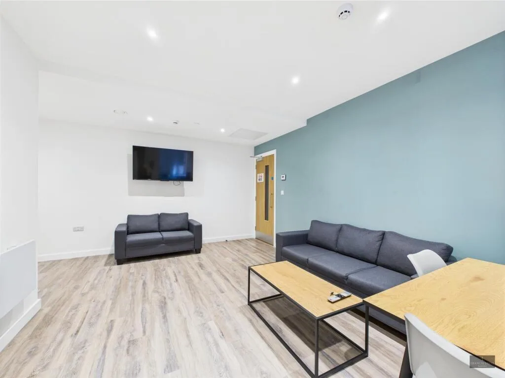 4 bedroom flat for rent