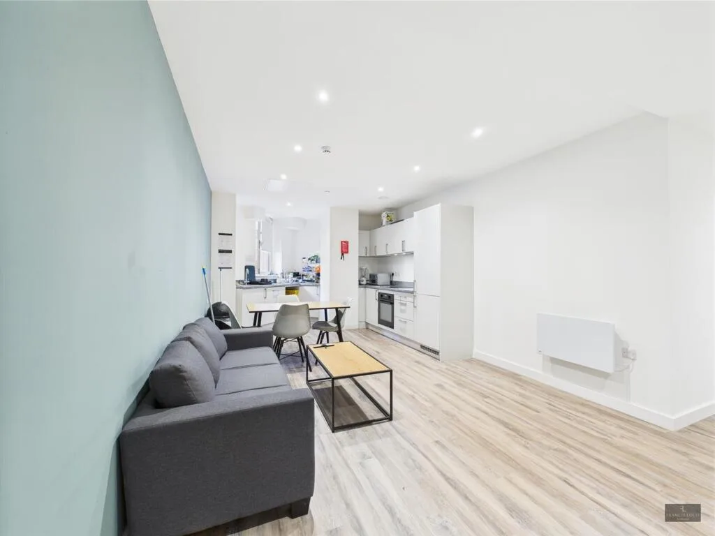 4 bedroom flat for rent