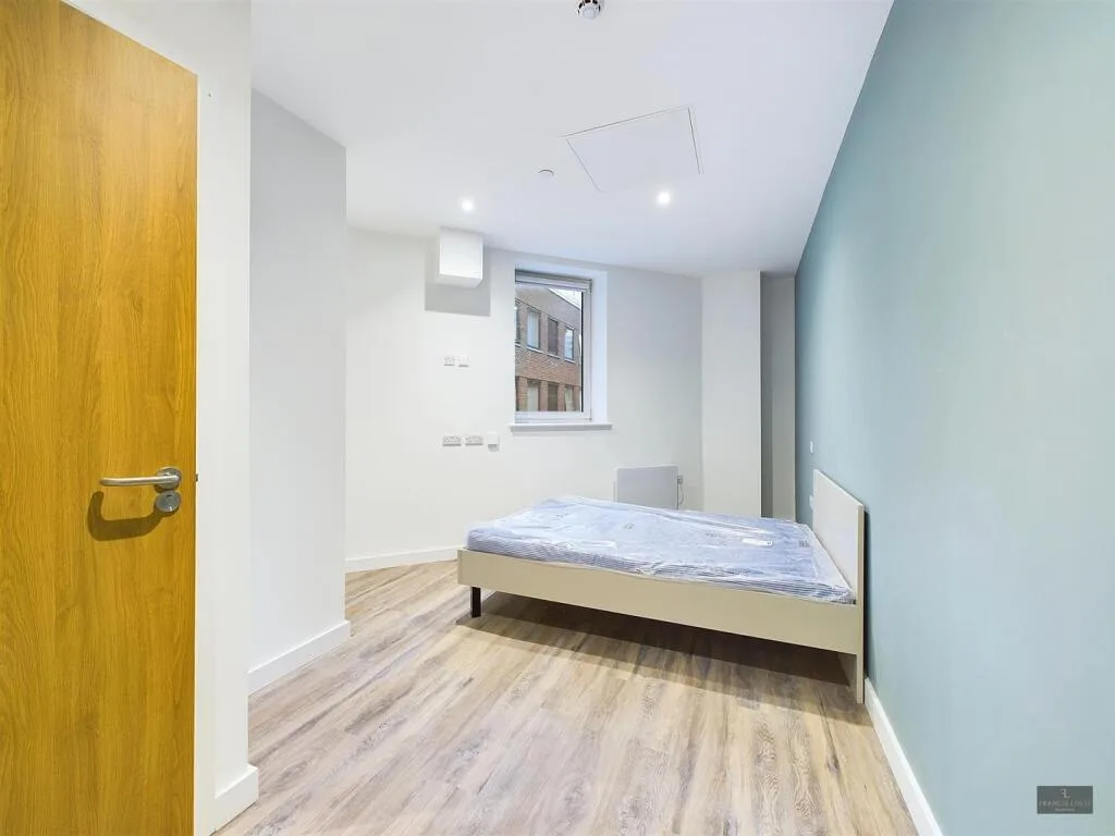 4 bedroom flat for rent