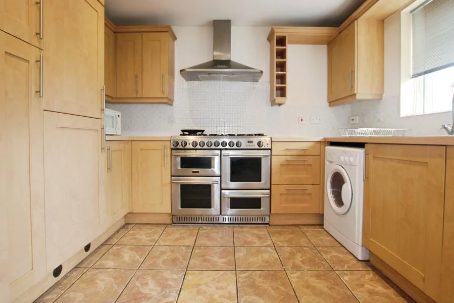 4 bedroom town house for rent