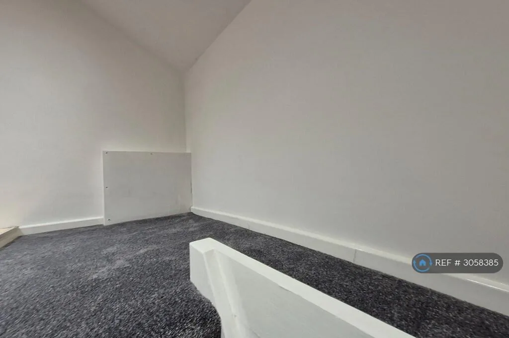 2 bedroom maisonette for rent
