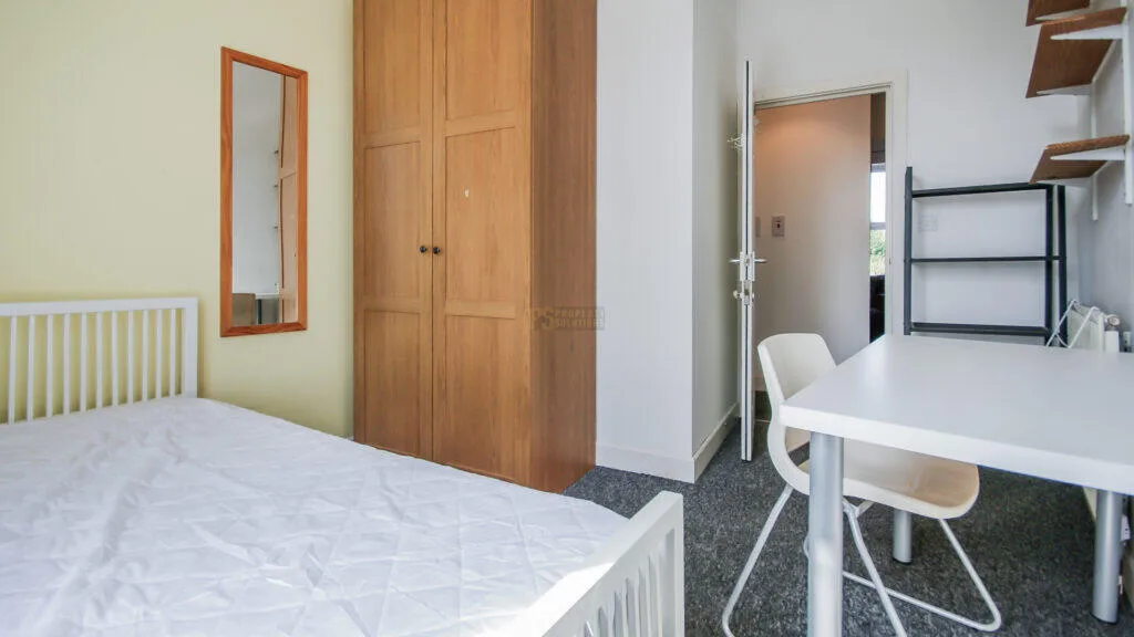 5 bedroom flat for rent