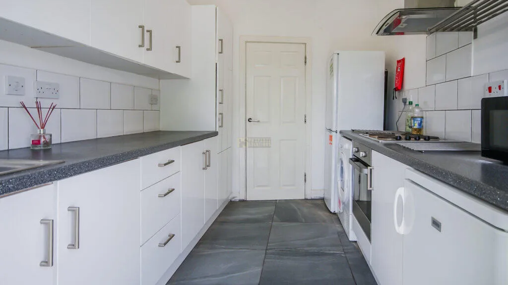 5 bedroom flat for rent