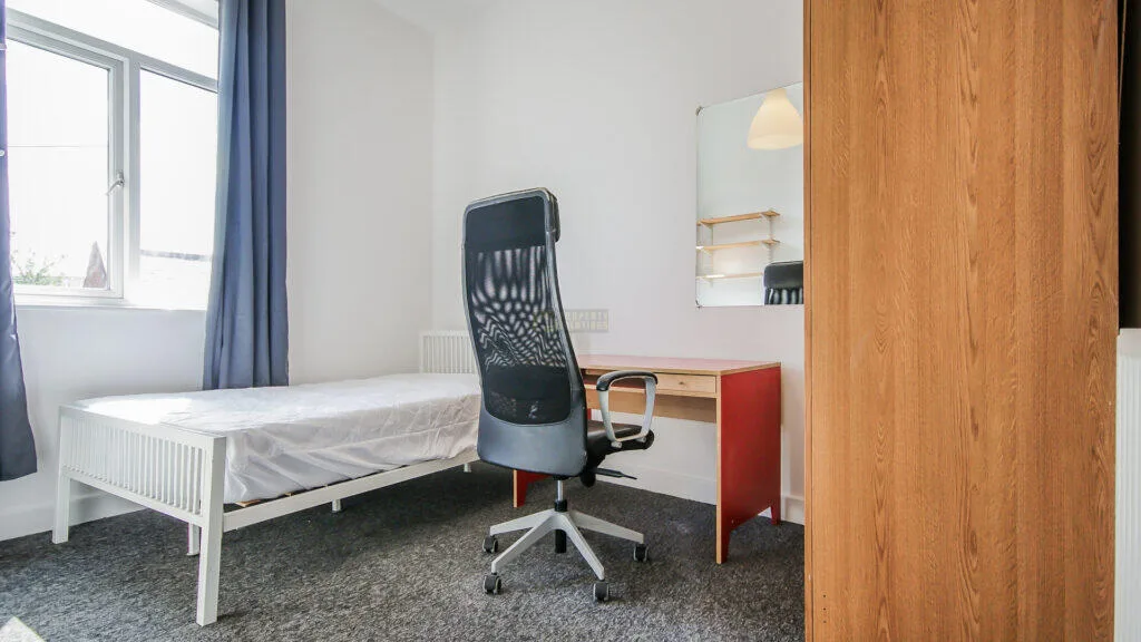 5 bedroom flat for rent
