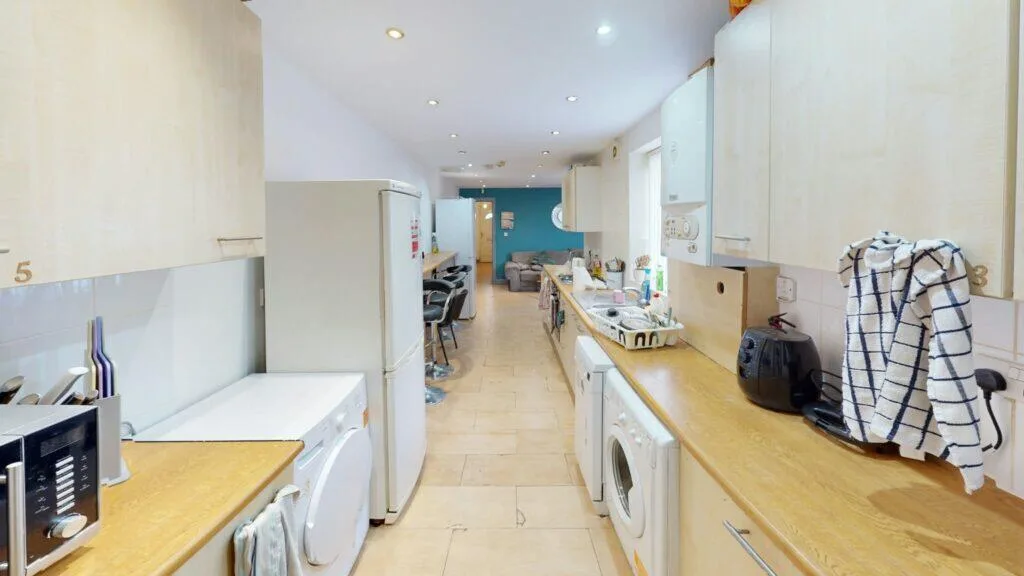 6 bedroom terraced house for rent
