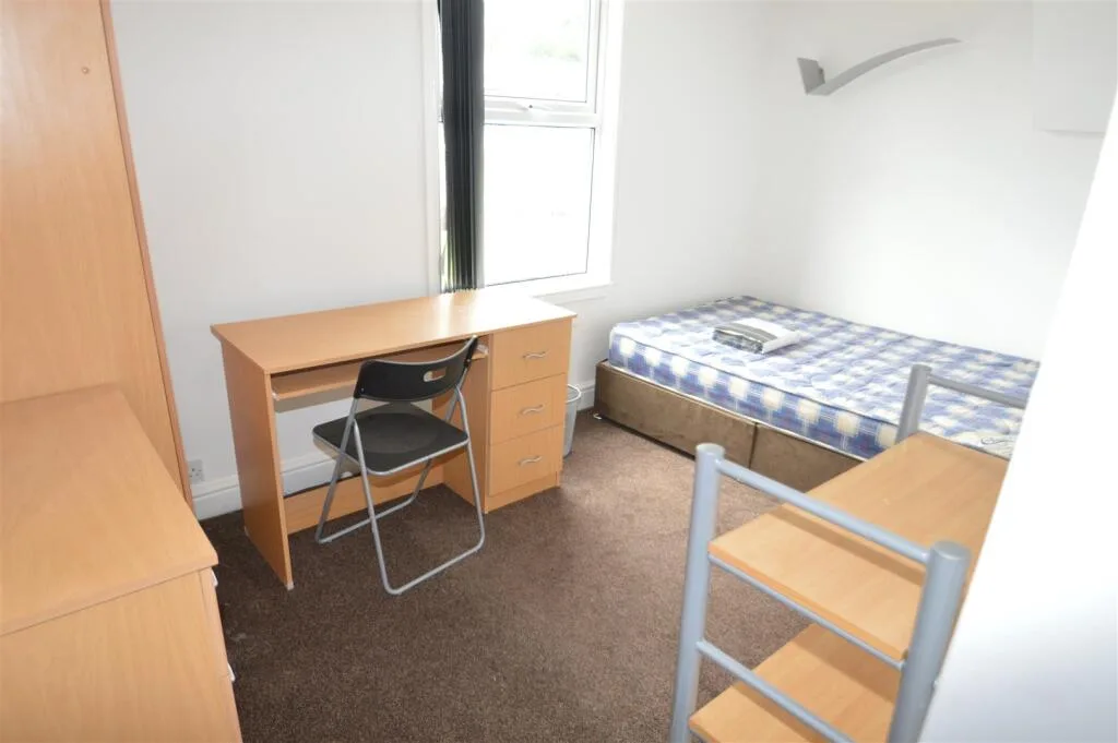 6 bedroom house for rent