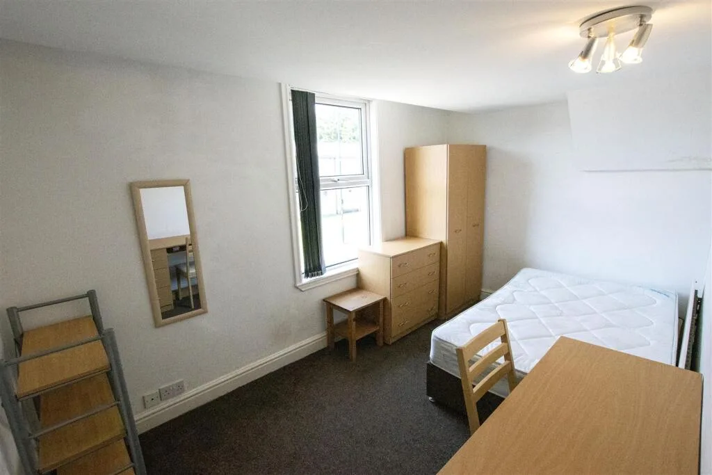 6 bedroom house for rent