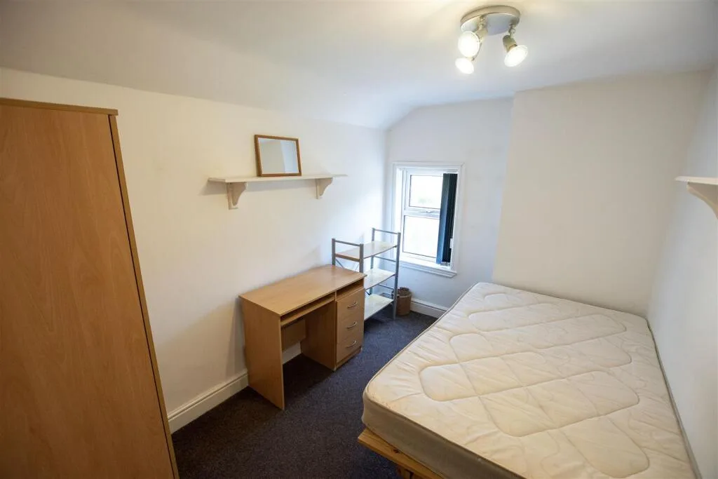 6 bedroom house for rent