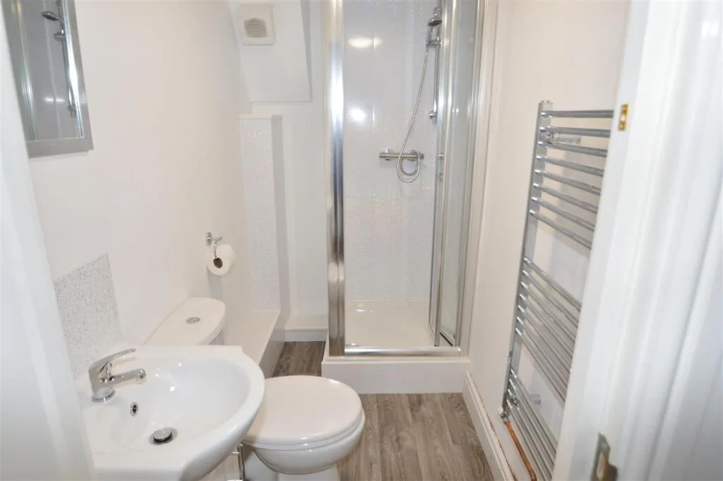 6 bedroom house for rent