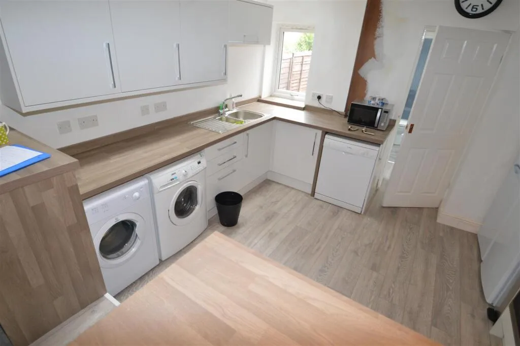 6 bedroom house for rent