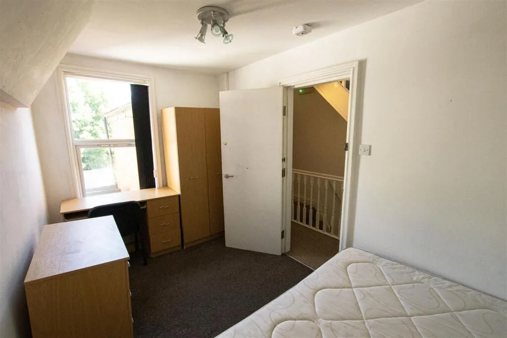 6 bedroom house for rent