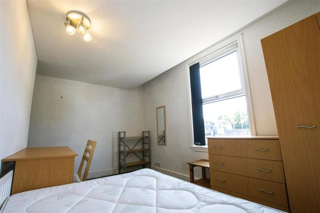 6 bedroom house for rent