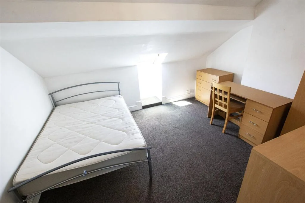 6 bedroom house for rent