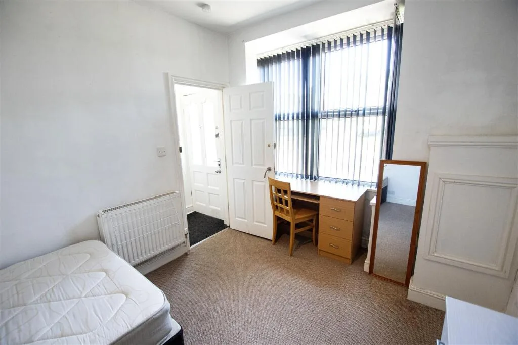 6 bedroom house for rent