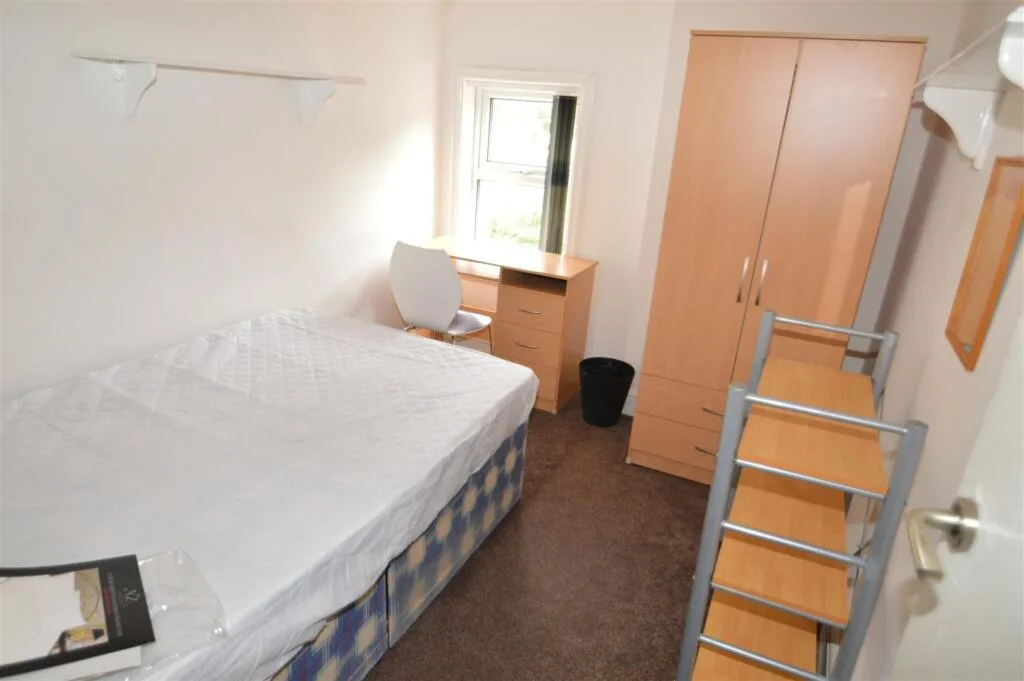 6 bedroom house for rent