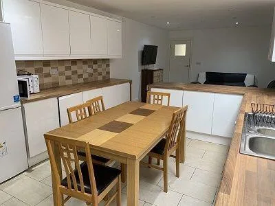 9 bedroom terraced house for rent