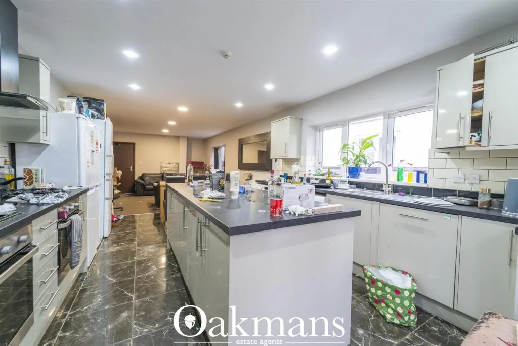 8 bedroom house for rent