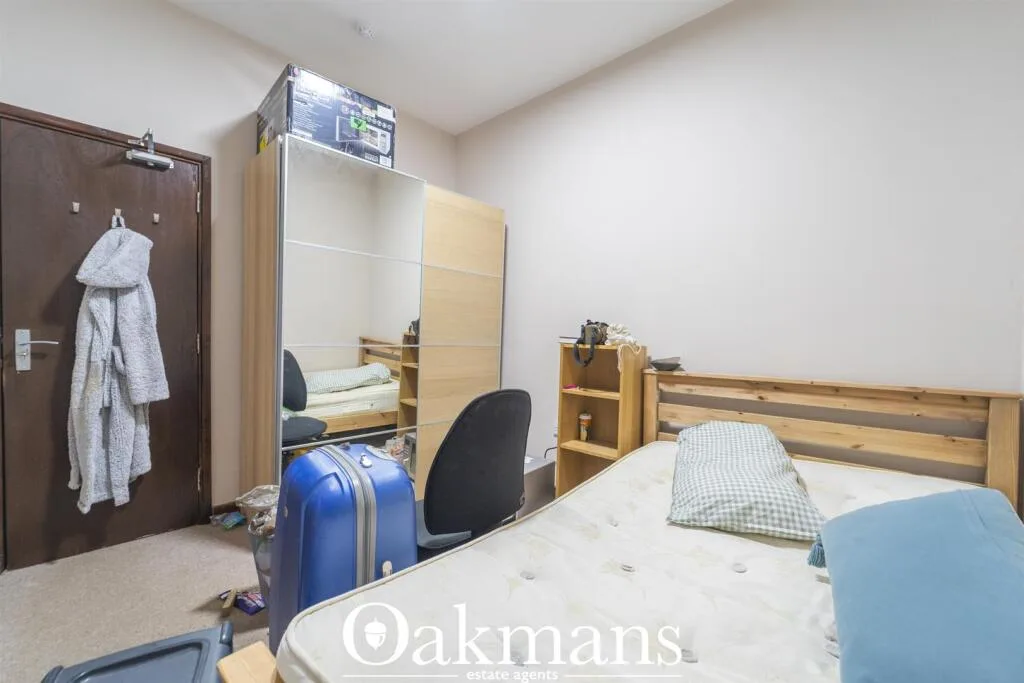 8 bedroom house for rent