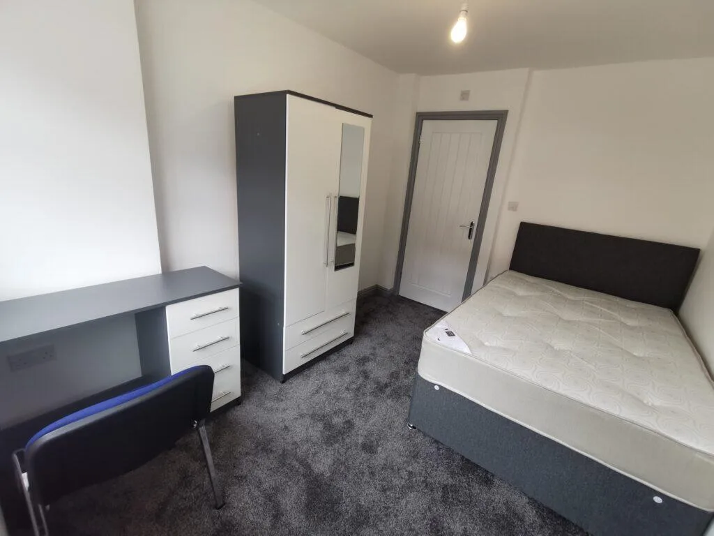 6 bedroom terraced house for rent