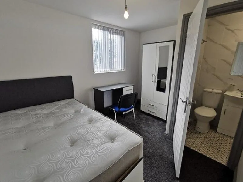 6 bedroom terraced house for rent