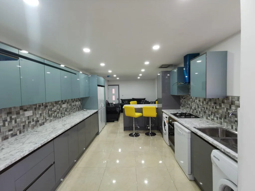 6 bedroom terraced house for rent
