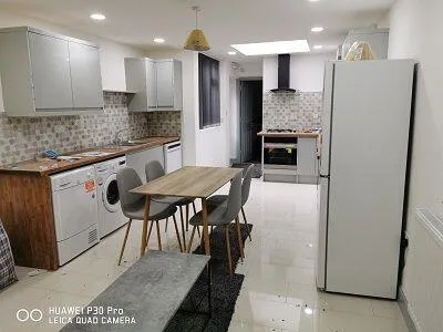 6 bedroom terraced house for rent
