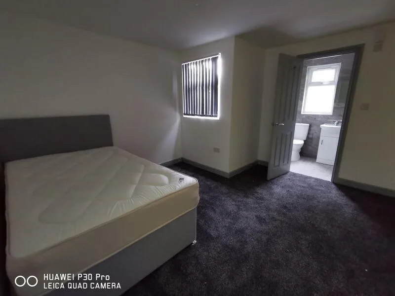 6 bedroom terraced house for rent