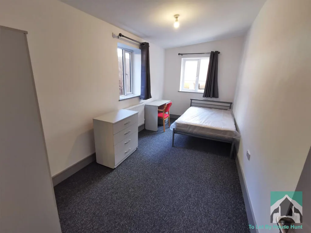 6 bedroom terraced house for rent