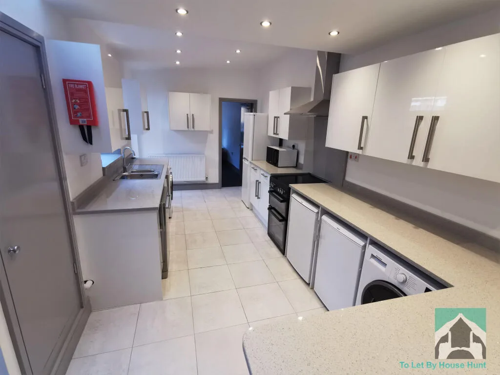 6 bedroom terraced house for rent