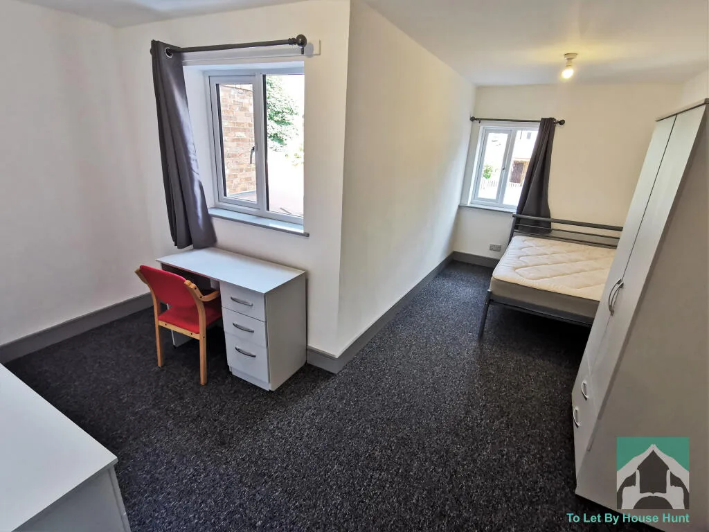 6 bedroom terraced house for rent