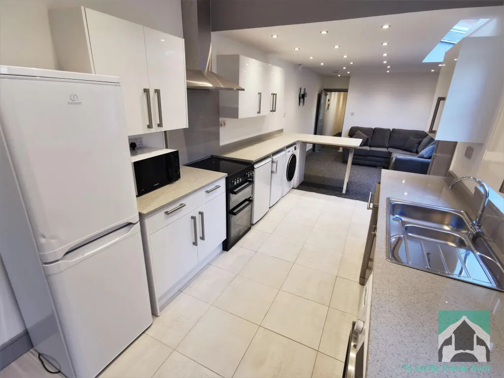 6 bedroom terraced house for rent