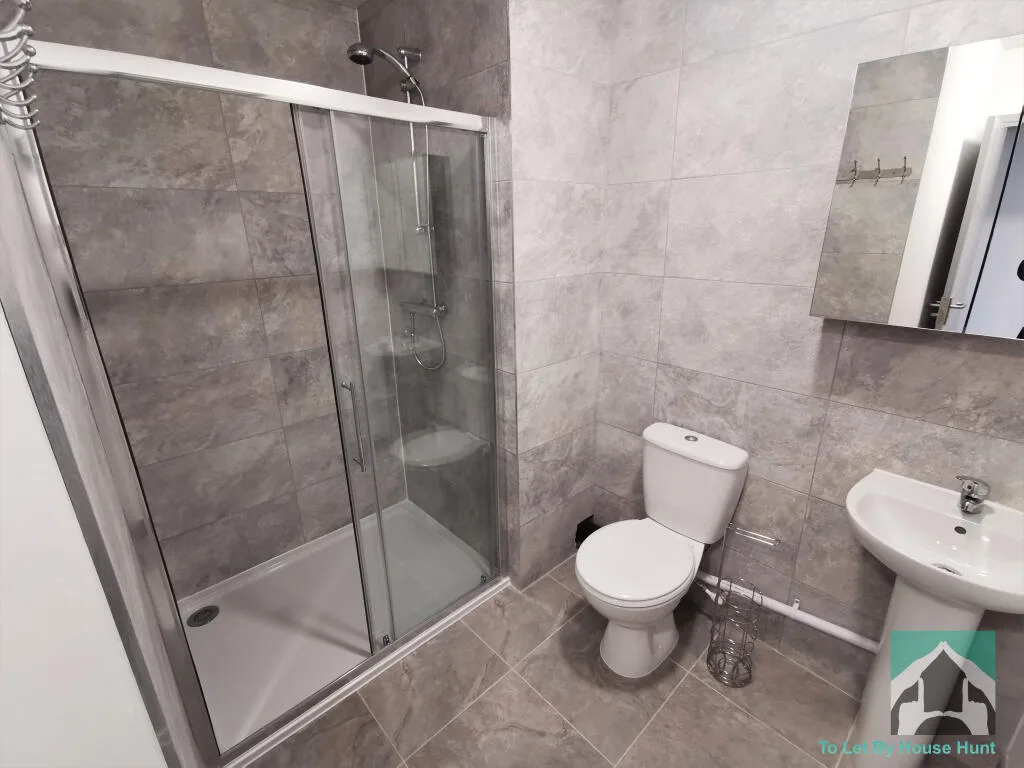 6 bedroom terraced house for rent