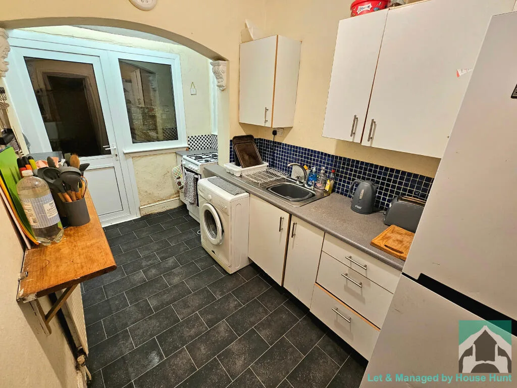 3 bedroom semi-detached house for rent