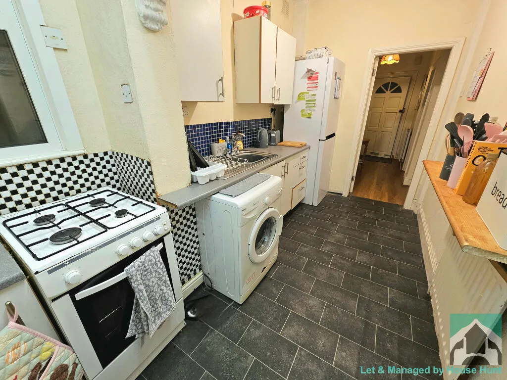 3 bedroom semi-detached house for rent