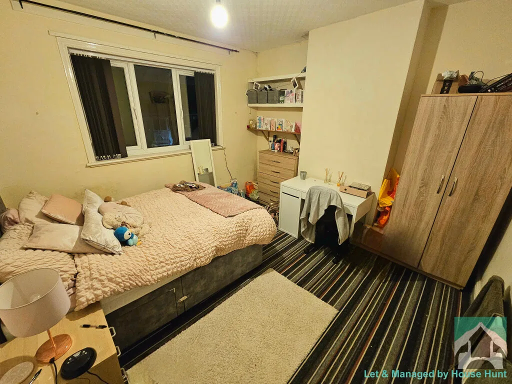 3 bedroom semi-detached house for rent