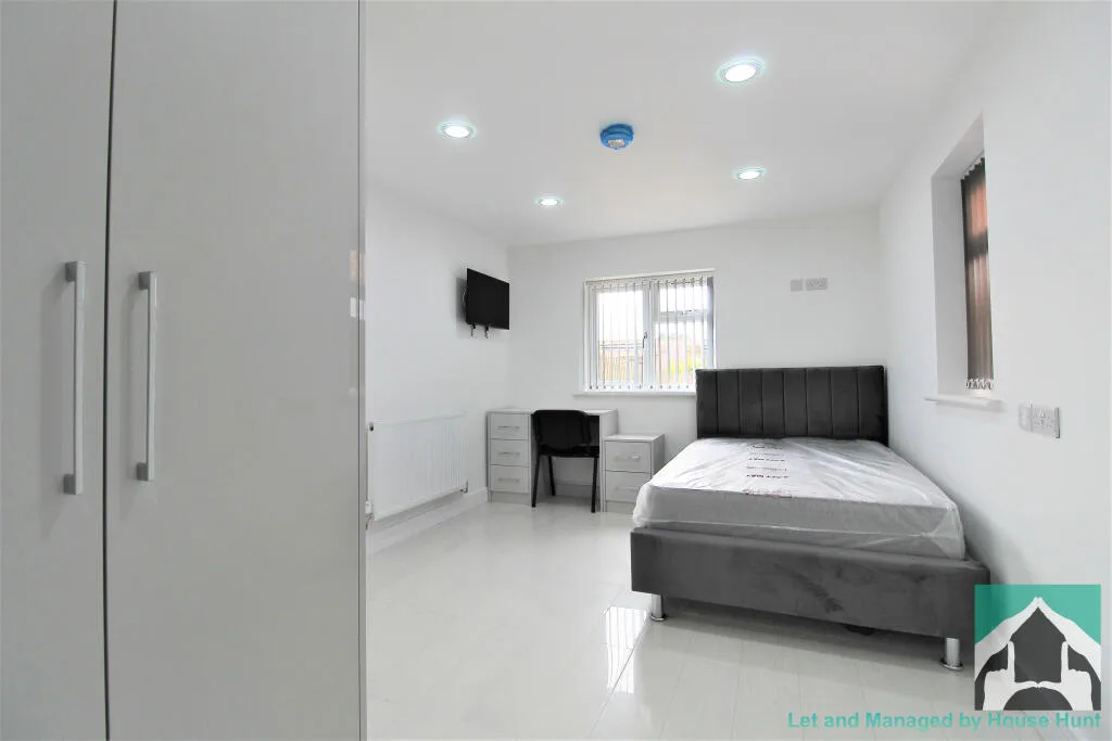 8 bedroom house for rent