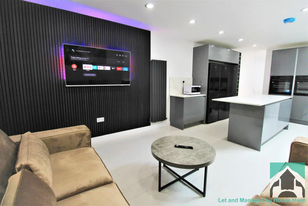 8 bedroom house for rent
