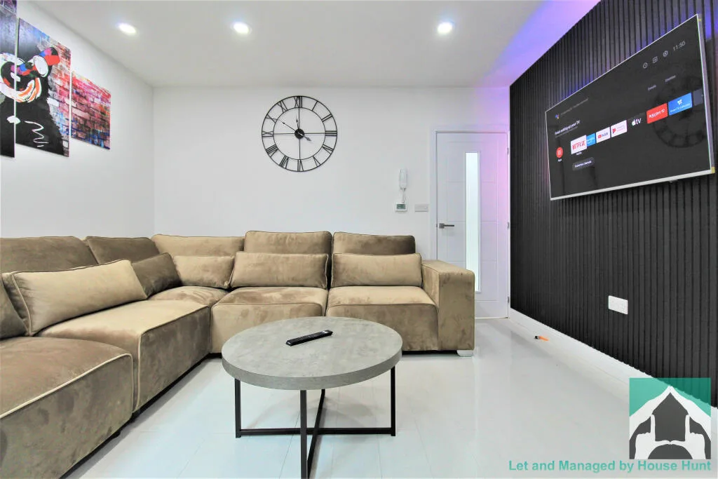 8 bedroom house for rent