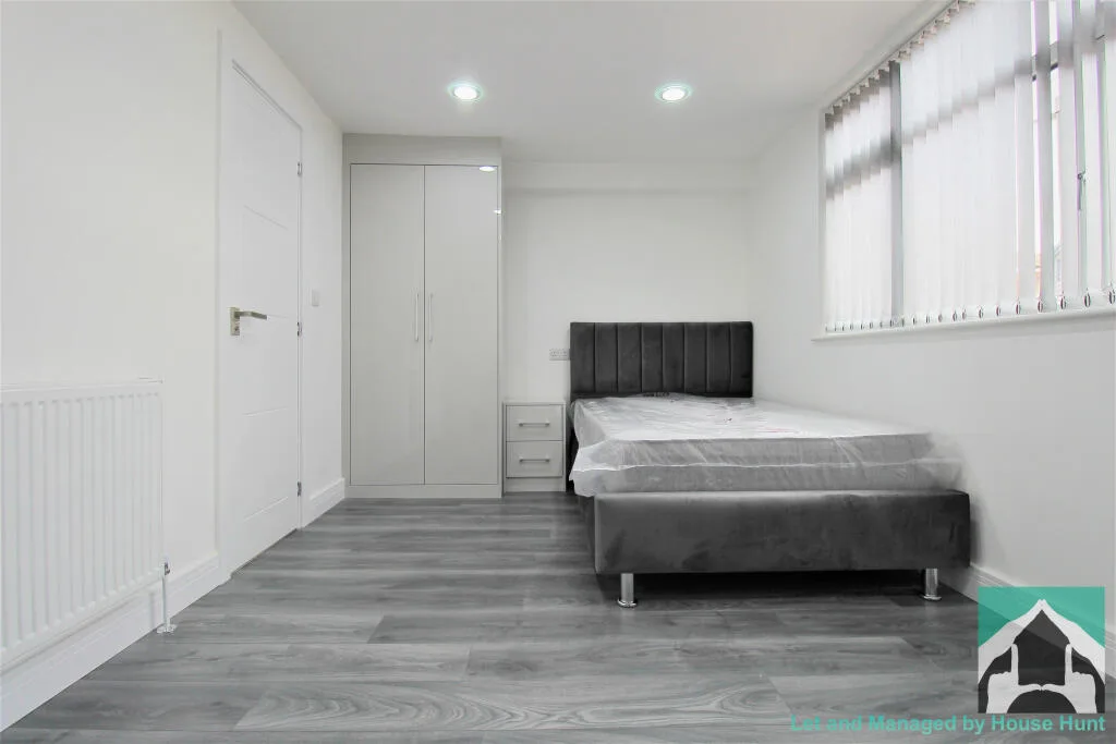 8 bedroom house for rent