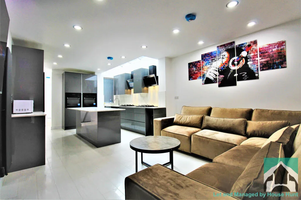 8 bedroom house for rent