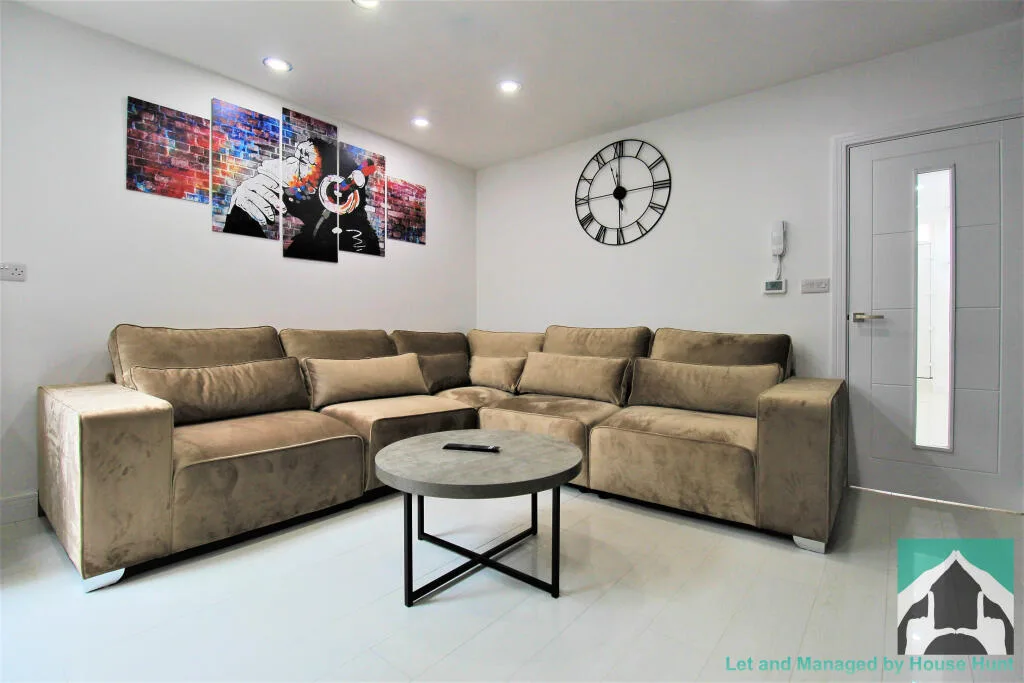 8 bedroom house for rent