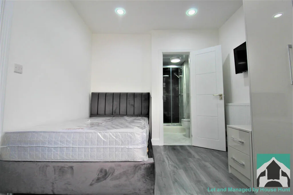 8 bedroom house for rent