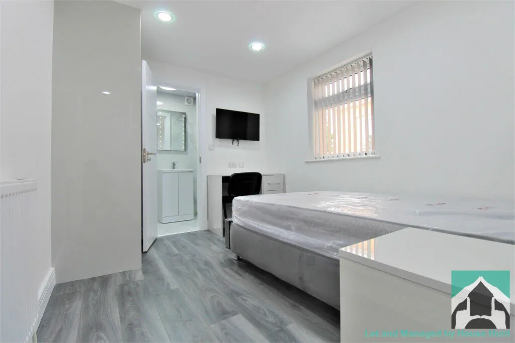 8 bedroom house for rent